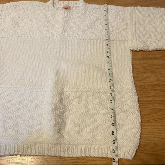 Hand knit white sweater - Picture 13 of 13